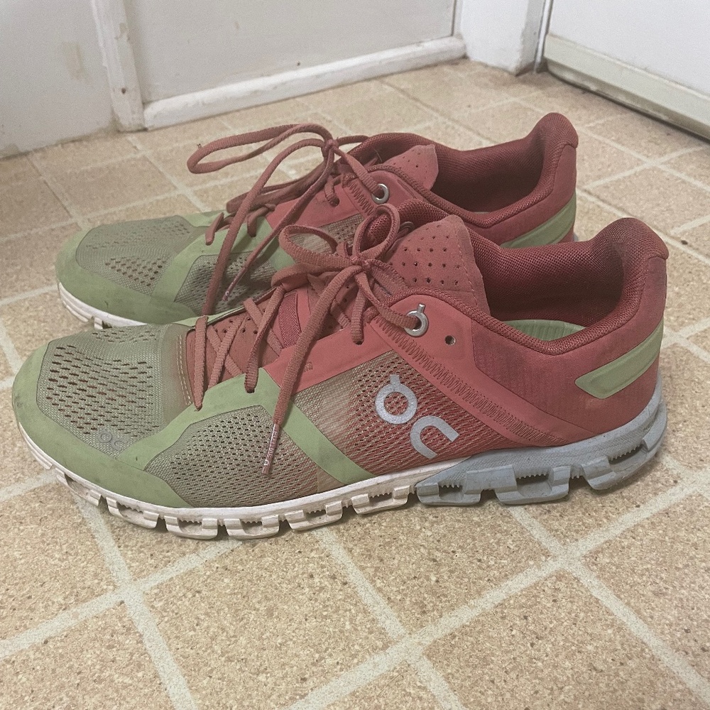 Ombré OnCloud tennis shoes